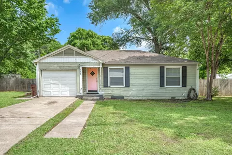 Exterior - 558 Elm St, Canton, TX 75103 photo 4 of 7