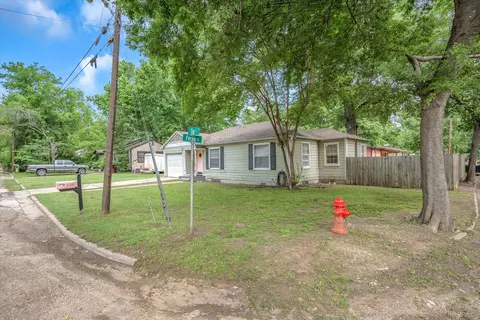 Exterior - 558 Elm St, Canton, TX 75103 photo 3 of 7
