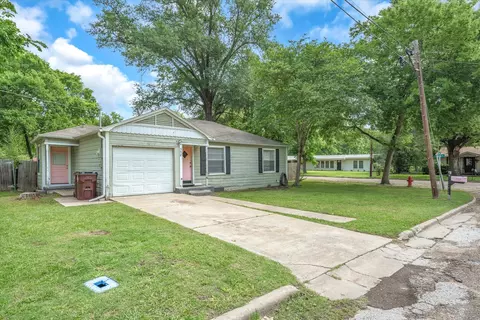 Exterior - 558 Elm St, Canton, TX 75103 photo 2 of 7