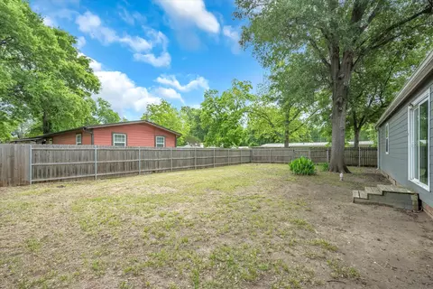 Exterior - 558 Elm St, Canton, TX 75103 photo 5 of 7