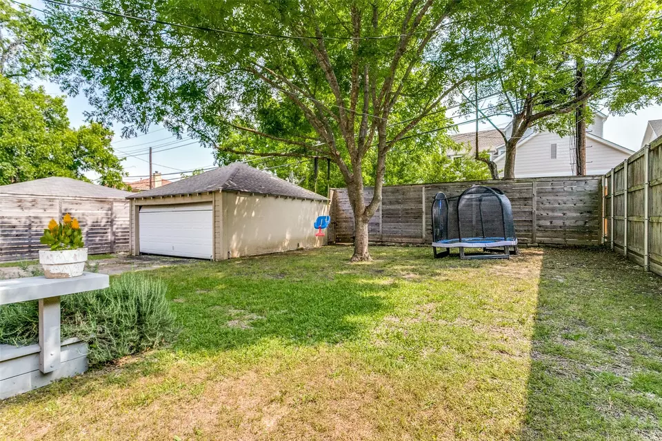 Exterior - 7026 Casa Loma Ave, Dallas, TX 75214 photo 6 of 7