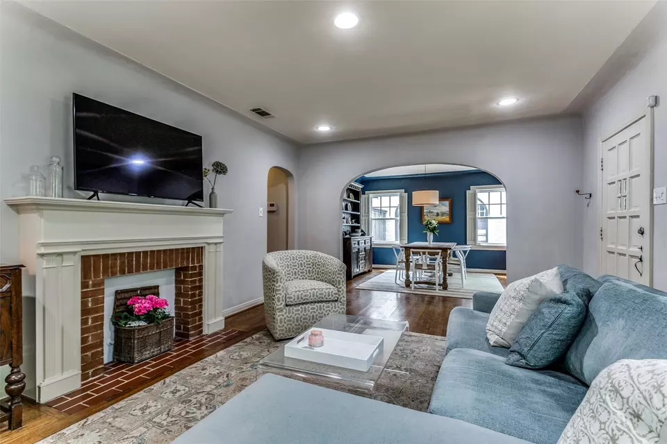 Living - 7026 Casa Loma Ave, Dallas, TX 75214 photo 3 of 3