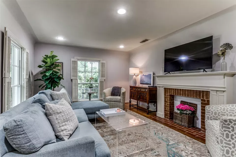 Living - 7026 Casa Loma Ave, Dallas, TX 75214 photo 2 of 3