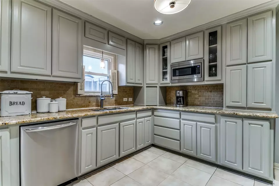Kitchen - 7026 Casa Loma Ave, Dallas, TX 75214 photo 3 of 3