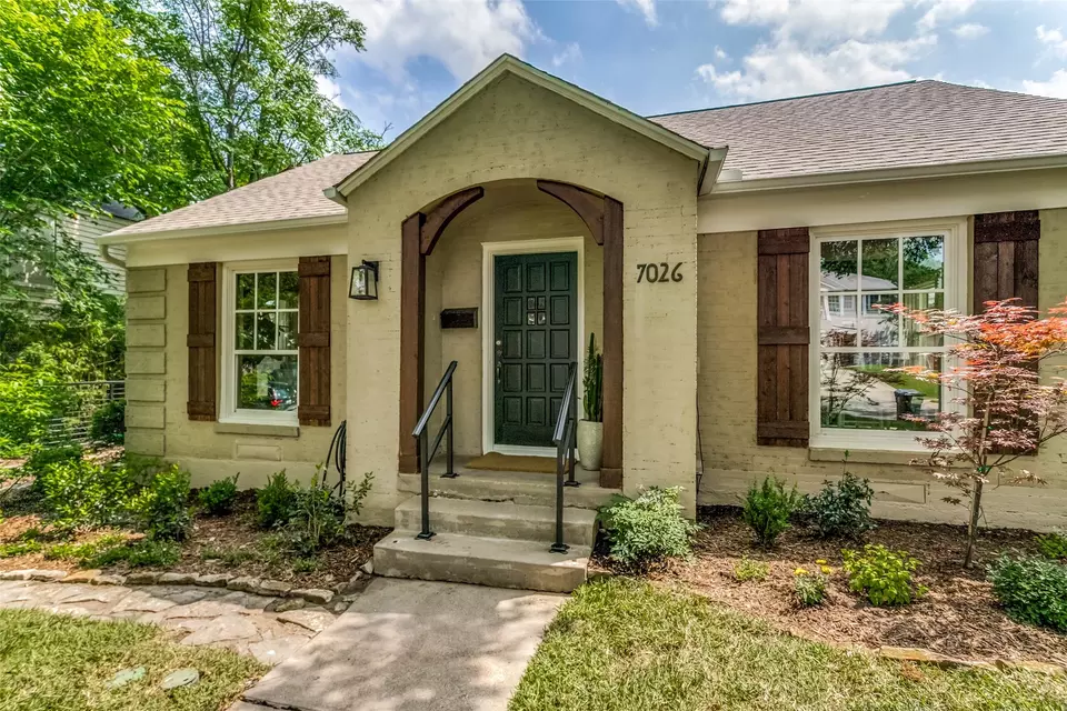 Exterior - 7026 Casa Loma Ave, Dallas, TX 75214 photo 4 of 7