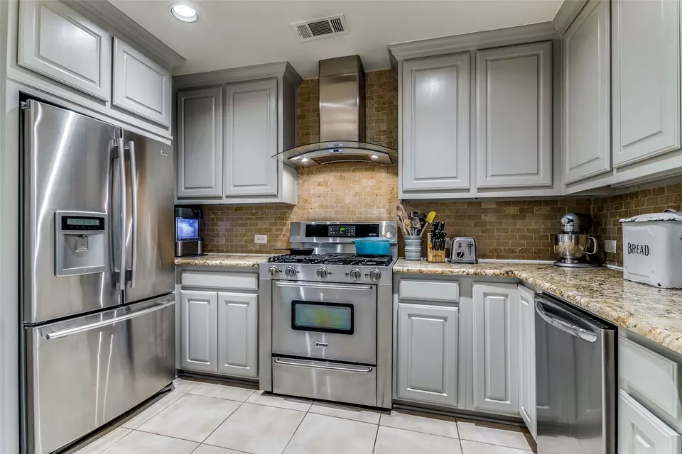 Kitchen - 7026 Casa Loma Ave, Dallas, TX 75214 photo 2 of 3