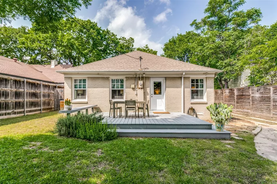Exterior - 7026 Casa Loma Ave, Dallas, TX 75214 photo 7 of 7
