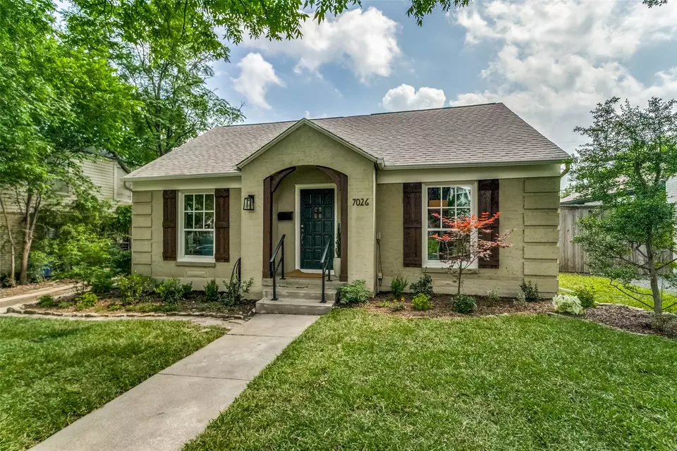 Exterior - 7026 Casa Loma Ave, Dallas, TX 75214 photo 2 of 7