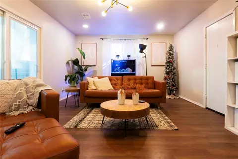 2536 Hillsboro Ave, Dallas, TX 75228