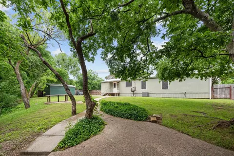 906 Stephie Ann Ct, Arlington, TX 76002