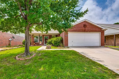 8920 Tumbleweed Dr, Cross Roads, TX 76227