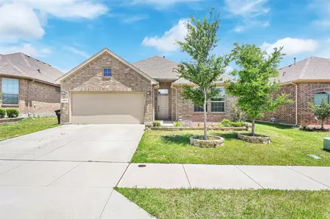 5852 Stream Dr, Fort Worth, TX 76137
