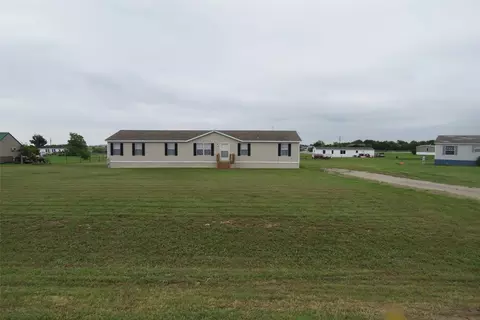 9208 Kansas St, Joshua, TX 76058