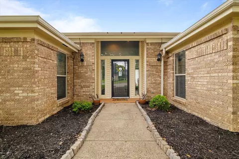 1631 Rocky Point Dr, Lewisville, TX 75077