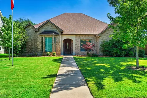 2956 Phyllis Ln, Farmers Branch, TX 75234