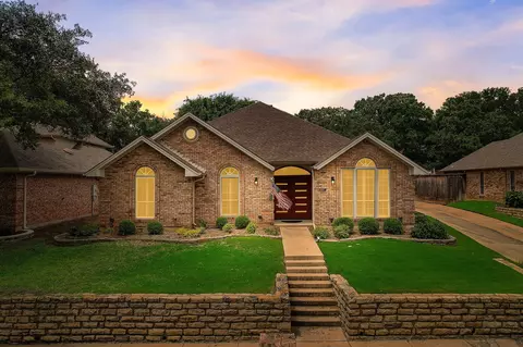 5300 Vicksburg Dr, Arlington, TX 76017