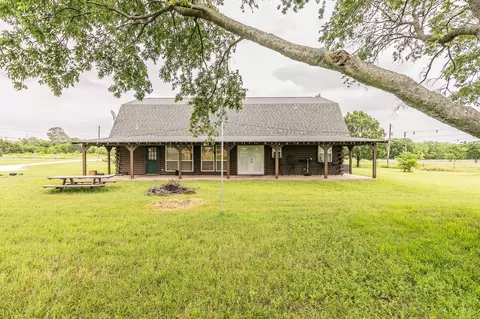 1302 Hitchings Rd, Ponder, TX 76259