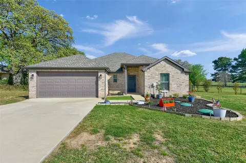 108 Kiowa Dr W, Lake Kiowa, TX 76240