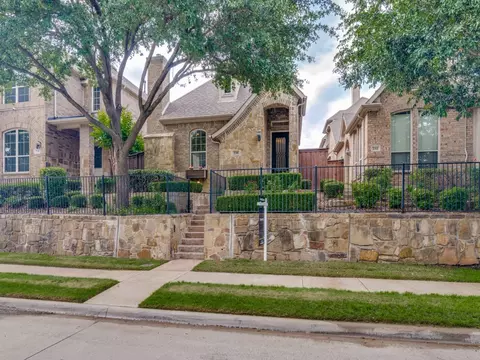 230 Carrington Ln, Lewisville, TX 75067