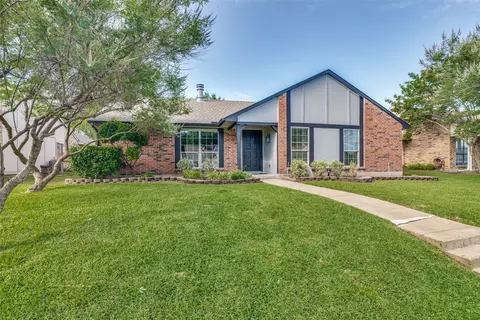 2805 Edinburg Ln, Flower Mound, TX 75028