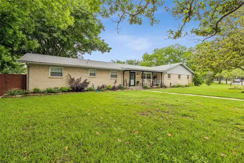 802 S Colonial Dr, Cleburne, TX 76033