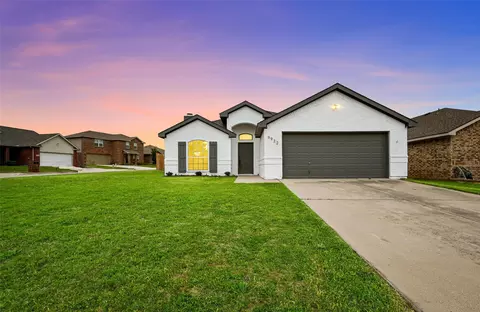 9932 Henna Ln, Fort Worth, TX 76108