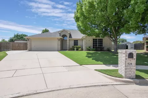 528 Acorn Ct, Saginaw, TX 76179