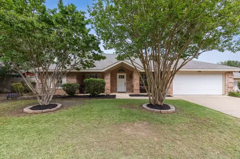 908 Vicksburg Ln, Burleson, TX 76028