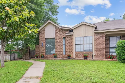 454 Little Valley Ct, Fort Worth, TX 76108