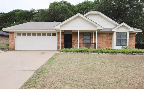 111 Guinevere Dr, Weatherford, TX 76086