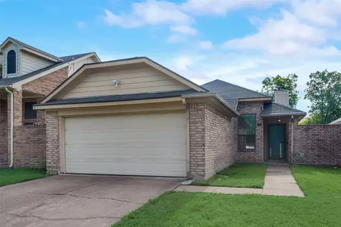 6840 Driffield Cir E, North Richland Hills, TX 76182
