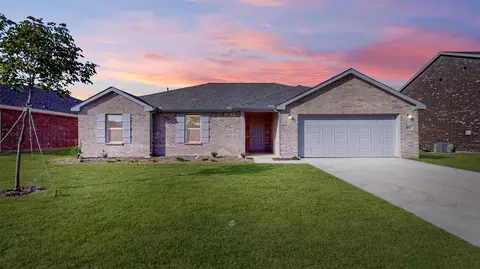 104 Cooper Dr, Cleburne, TX 76031