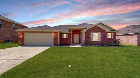 106 Cooper Dr, Cleburne, TX 76031