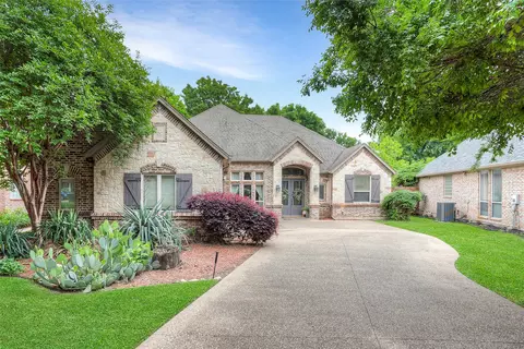5828 Forest Bend Pl, Fort Worth, TX 76112