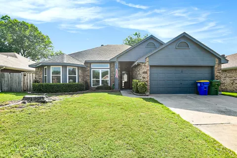 6904 Bernadine Dr, Watauga, TX 76148