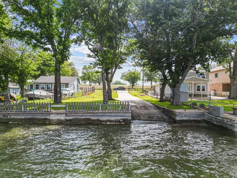 1943 E Lake Dr, Weatherford, TX 76086
