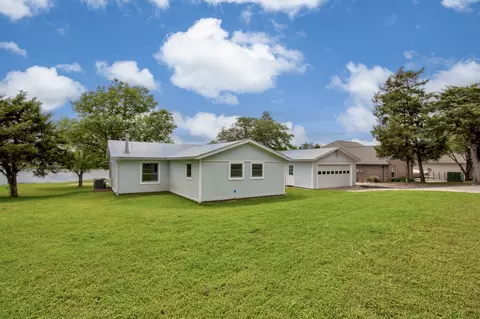 209 N Kiowa Dr N, Lake Kiowa, TX 76240