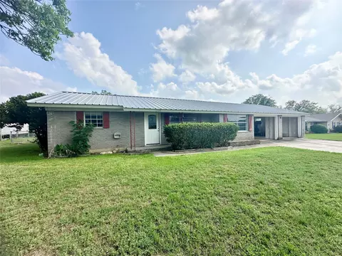 1207 Gantt St, Bangs, TX 76823