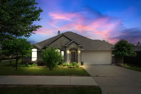 917 Regency Ct, Denton, TX 76210