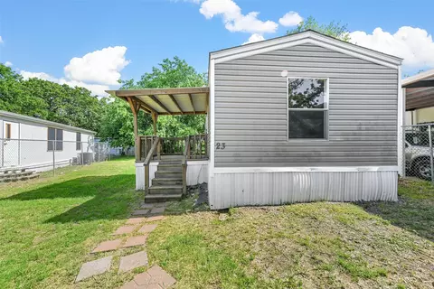 23 Oakwood St, Lake Dallas, TX 75065