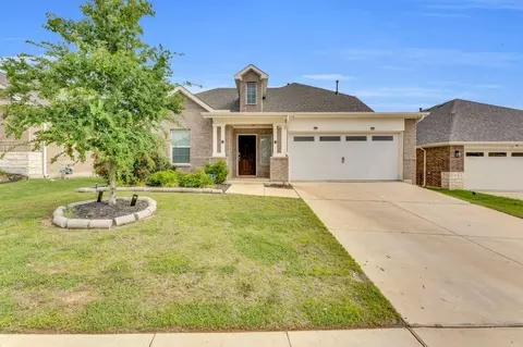 215 Greenhill St, Glenn Heights, TX 75154