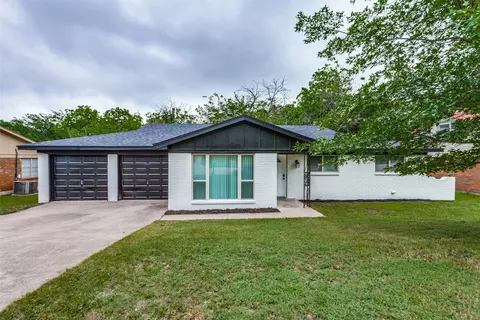 1209 Sproles Dr, Benbrook, TX 76126