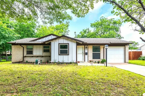 1201 Johns Dr, Euless, TX 76039