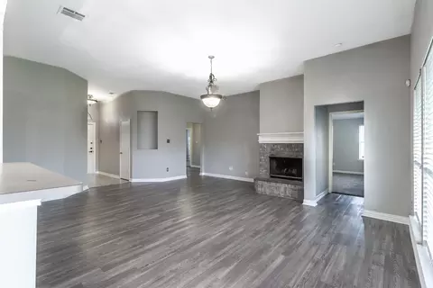400 Mcmurtry Dr, Arlington, TX 76002