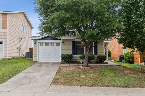 2941 Pima Ln, Fort Worth, TX 76119