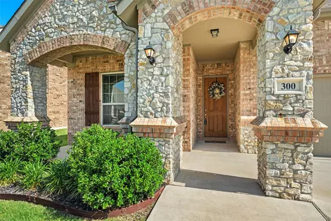 300 Sugar Creek Ln, Saginaw, TX 76131