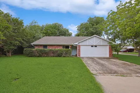 501 Denton St, Sanger, TX 76266