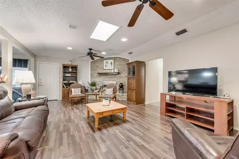 5702 Stage Line Dr, Arlington, TX 76017