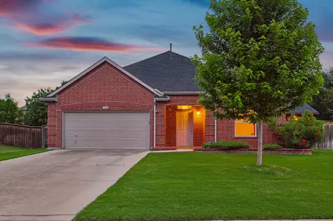 1741 Mystic Hollow Dr, Lewisville, TX 75067
