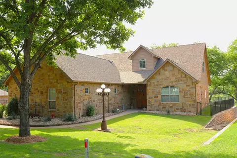 7110 Westover Dr, Granbury, TX 76049